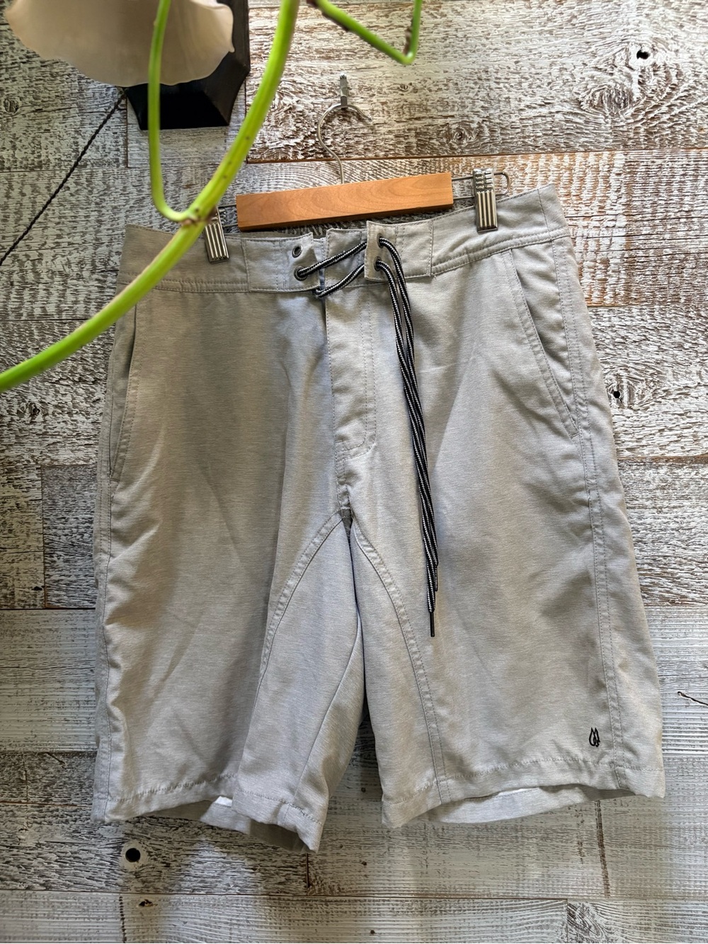 Free World | Lightweight Hybrid Drawstring Utility Shorts - Men's 28, Light Gray